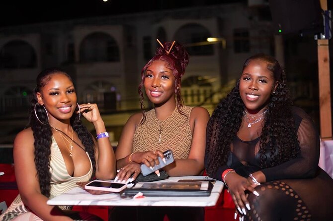 27/27 Lounge, Pier 1 & Margaritaville Nightlife Tour In Jamaica - Drinks and food: how to budget without surprises