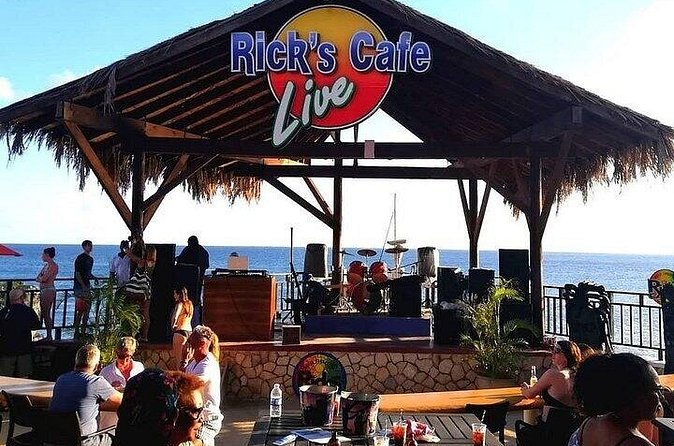 3 to 5 Hour Private Herbal Tour Shopping and Dinner at Ricks Cafe - Group size and private feel: how the day stays smooth