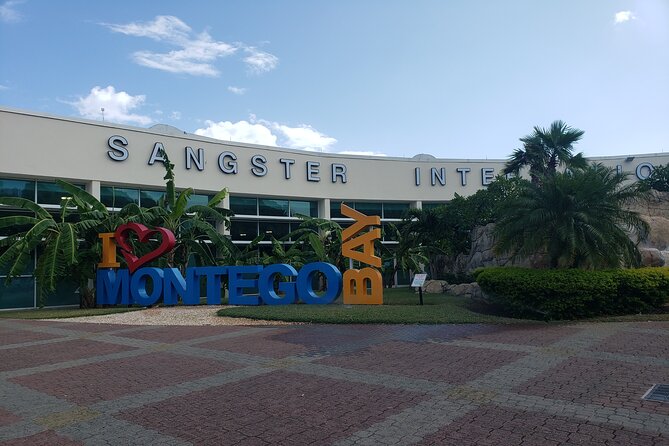 A "Private" Airport Transfer to any Resort in NEGRIL - The Drive Experience: Air-Conditioned Comfort That Actually Matters