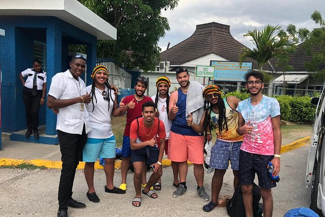 Airport MBJ Round Trip Transfer to Ocho Rios Airbnb Home, Resorts - Pickup timing, flight delays, and how to reduce stress on departure day