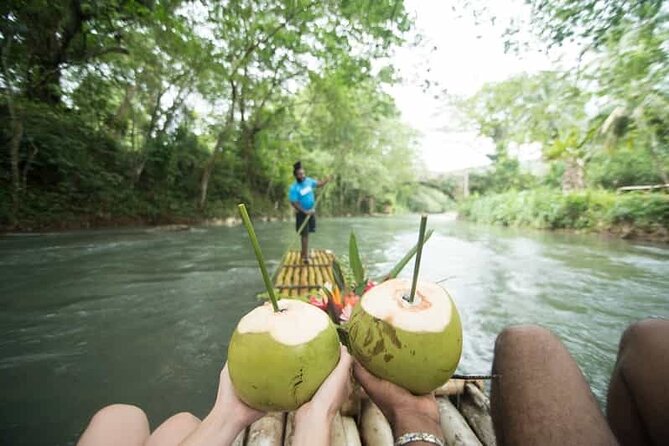 Bamboo rafting & limestone massage on the Great River!(lethe) - Coconut welcome and first moments on the water