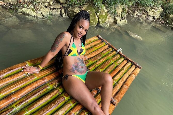 Bamboo rafting with limestone massage - Bamboo Rafting on the Great River, Pacing and Photo Time