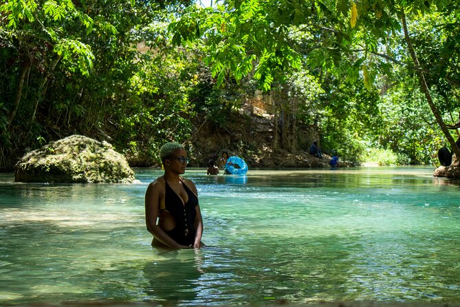 Blue Hole and Dunn’s River Falls Tour with Lunch and Cocktails at Reggae Hill - What to pack for Blue Hole and Dunn’s River Falls (without overthinking it)