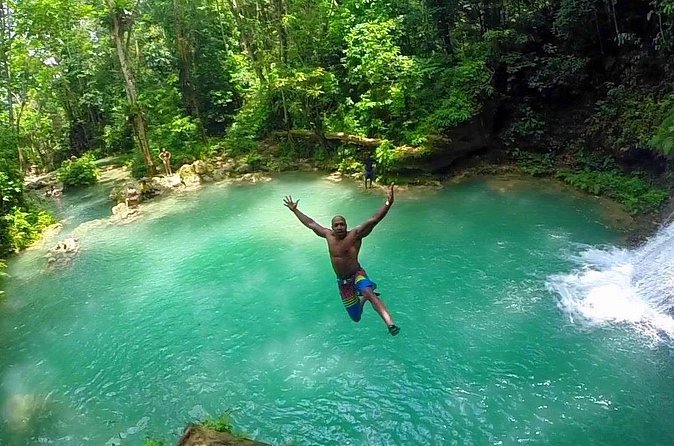 Blue Hole and Horseback Riding and Shopping - Countryside horseback riding: what the ride adds to your day