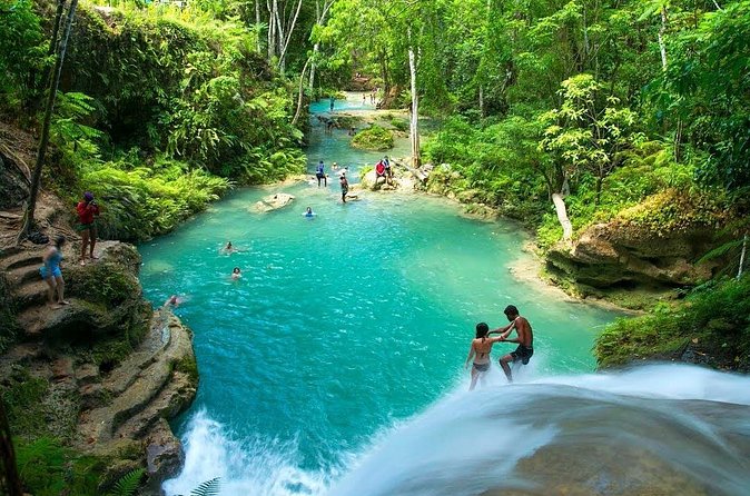 Blue Hole and Horseback Riding and Shopping - Why the air-conditioned coach with WiFi matters more than you think