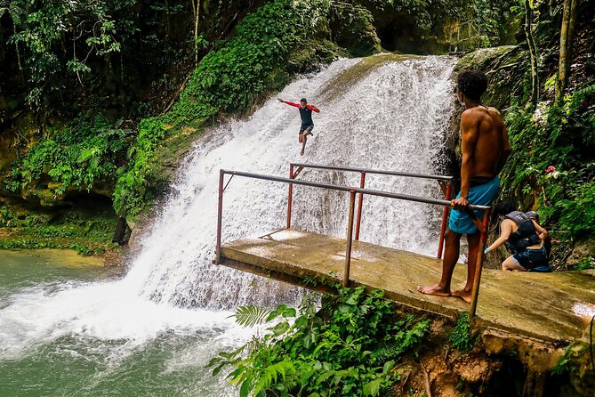 Blue Hole and River Rafting - River rafting on a bamboo raft: 45 to 60 minutes on the white river