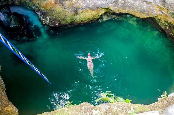 Blue Hole Mineral Spring, Ricks Cafe, 7 Mile Beach and Shopping Private Tour - Ricks Cafe: Live Music, Sunset Energy, and the Famous Cliff Divers