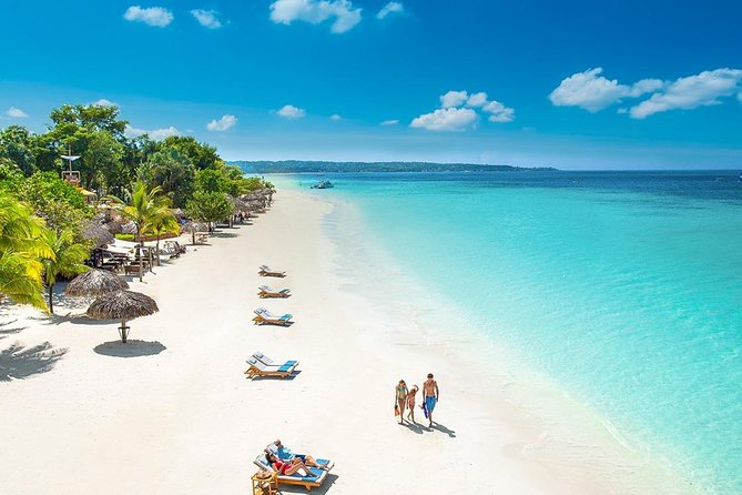 Blue Hole Mineral Spring, Ricks Cafe, 7 Mile Beach and Shopping Private Tour - How Flexibility Makes the Day Feel Easier