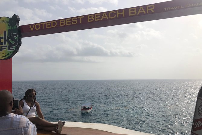 Blue Hole Mineral Springs, Rick's Café, and Shopping Combo Tour - Negril Treehouse Shopping Stop: Souvenirs Without the Hard Sell