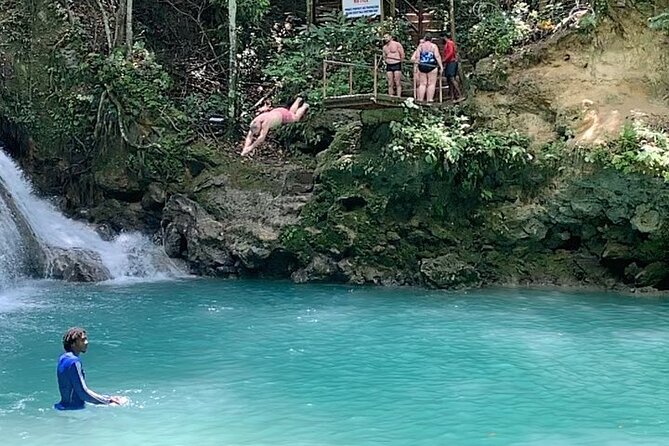 Blue Hole Ocho Rios - Rope swing, rocks, and turquoise water: the core action