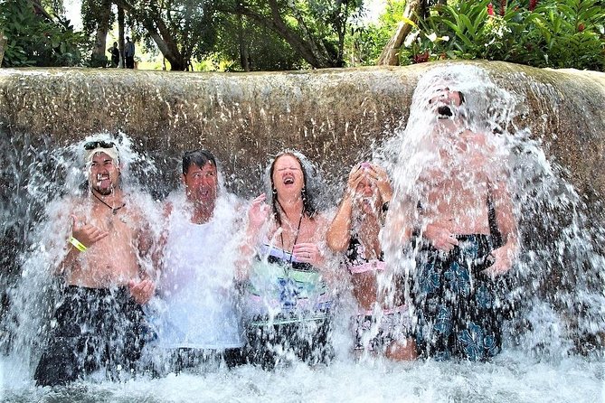 Blue Hole, Secret Falls, and Dunn's River Falls Combo Day-Trip - The Drive Stops: Small Detours That Add Context