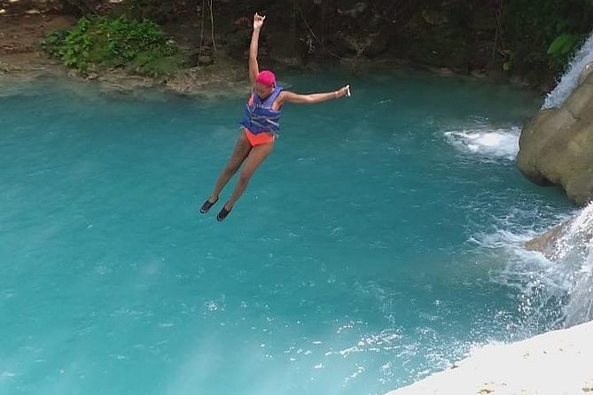 Blue Hole Secret Falls and River Tubing Private Tour - Montego Bay Pickup to the Mountain Circuit: How the day is paced