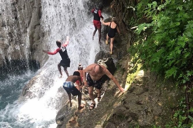 Blue Hole Secret Falls Private Tour - Taj Mahal Shopping Center: souvenirs with one focused stop