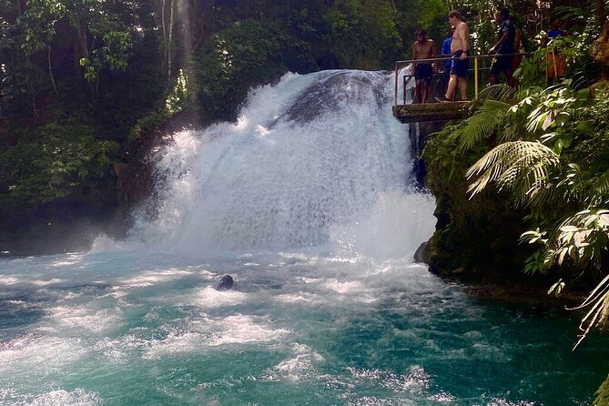 Blue Hole, Secret Falls & River Rapids Tubing from Montego Bay - Getting picked up in Montego Bay, and staying comfortable on the road