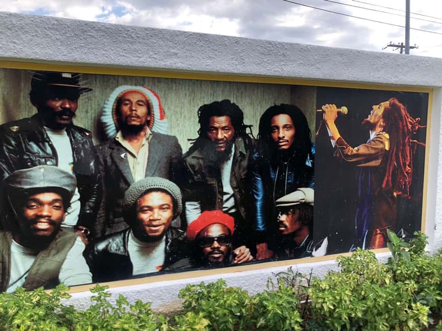 Bob marley 9 Miles & Dunns River Tour from Ocho Rios - Choosing the Optional Jamaican Food Stop at Scotchie