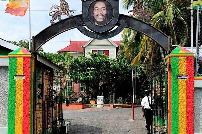Bob Marley Museum Admission & Tour from Ocho Rios - One Love Café and gift shop time: how to use the extra minutes