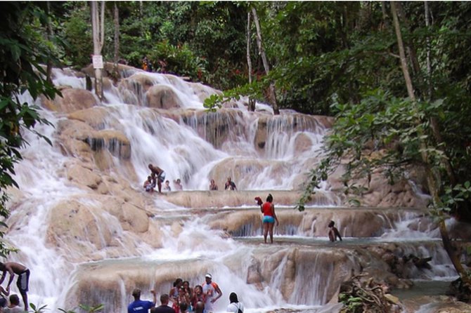 Bob Marley Nine Mile and Dunn's River Falls Tour From Montego Bay - Stop 2: Bob Marley Mausoleum, Respectful and Reflective