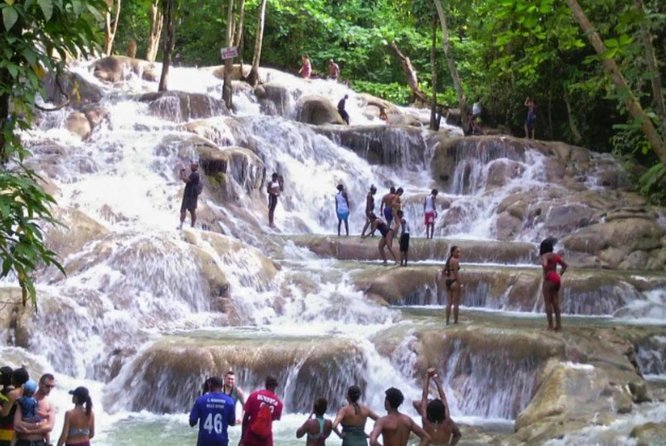 Bob Marley Nine Mile and Dunn's River Falls Tour From Montego Bay - Stop 3: Dunn’s River Falls and Park, Stroll and Cool Off