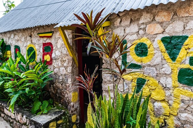 Bob Marley Nine Miles, sightseeing and local food and fruit stop - Montego Bay to Nine Mile: the drive that sets the tone