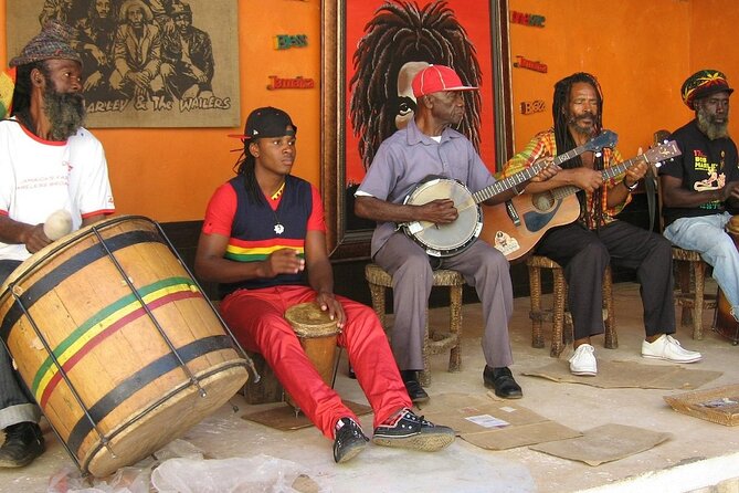 Bob Marley Nine Miles, sightseeing and local food and fruit stop - Local fruit and food stops without turning it into a meal tax