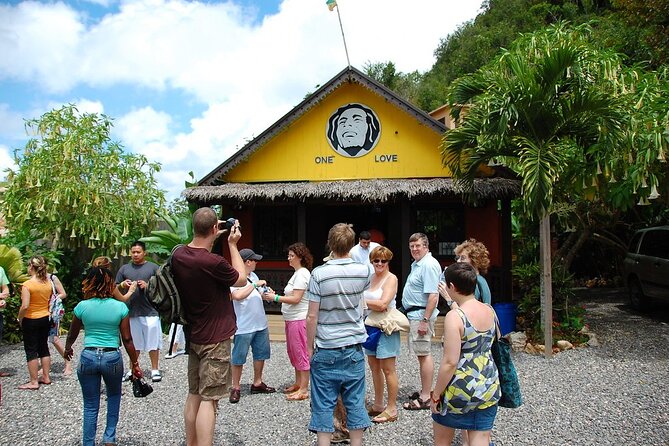 Bob Marley Nine Miles, sightseeing and local food and fruit stop - Who should book this Bob Marley Nine Mile tour
