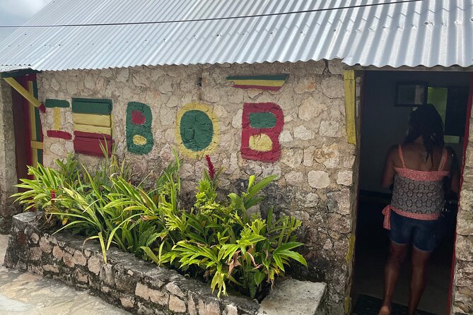 Bob Marley's Nine Mile Mausoleum Tour (Complimentary Rum Punch) - From Montego Bay To Nine Mile: The Comfort Factor