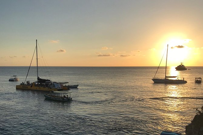 Cliff jumping and Sunsets - The ride along the coast: easy comfort before the main show