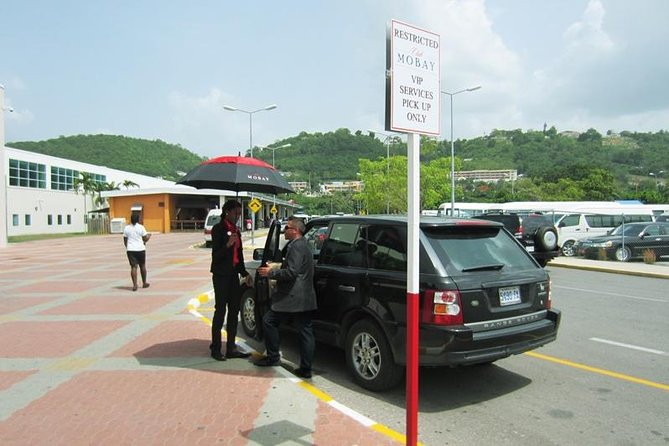 Club Mobay Fast Track Lounge with Private Airport Shuttle - Small Tips That Make a Big Difference
