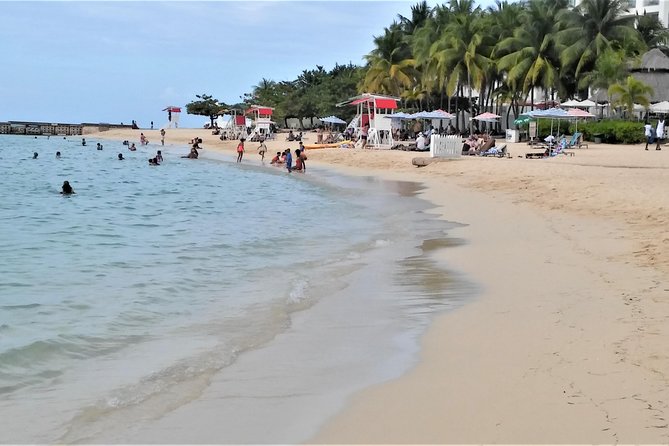 Doctor's Cave Beach, Margaritaville & Shopping from Montego Bay Hotels - Hip Strip shopping: souvenirs on a time limit, so shop smart
