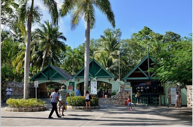 Dunn's River Fall's - Discovery Bay rest stop: where you can fix the small stuff