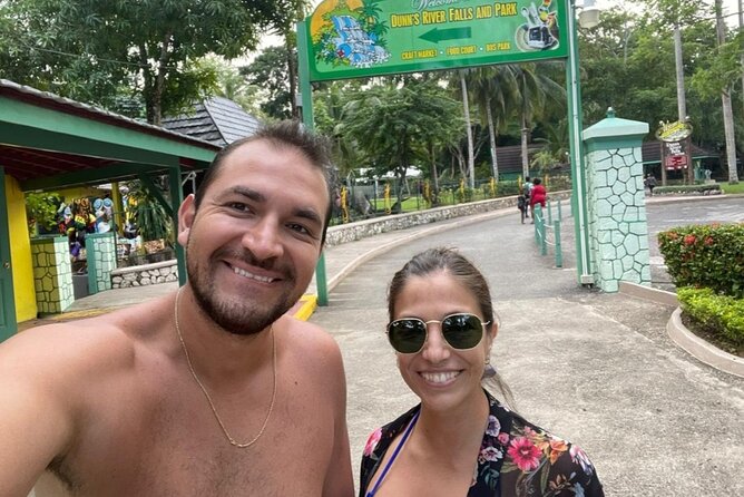 Dunn's River Falls And Shopping Tour From Ocho Rios - Taj Mahal Shopping Center: an hour that stays focused