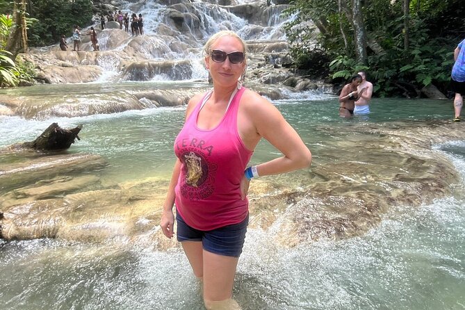 Dunn's River Falls Climb and Beach Include Entry Fee (ᵔᵕᵔ) - Optional Ocho Rios market stop: souvenirs in 25 minutes