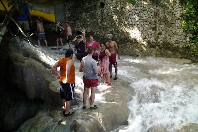 Dunn's River Falls excursion from Montego Bay - The optional lunch stop on the return trip