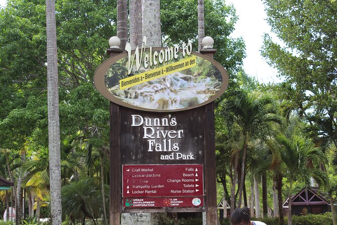 Dunn's River Falls Jamaica/Montego Bay/Falmouth - Climbing 183 meters of cascading water with on-site help