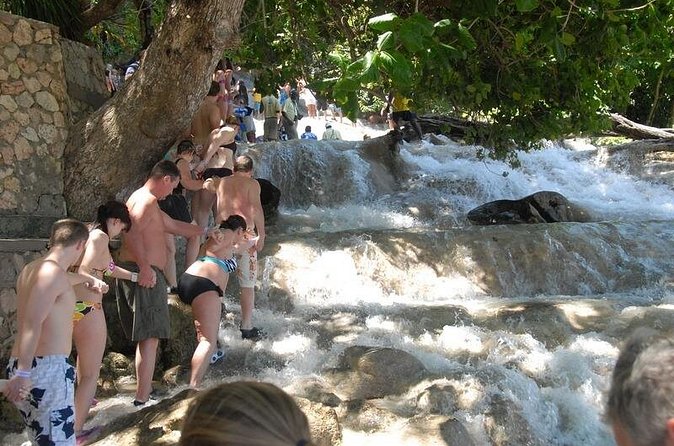 Dunn's River Falls Tour from Ocho Rios - The Scotchies Stop: Local Jerk Chicken and Pork for an Easy Taste of Jamaica