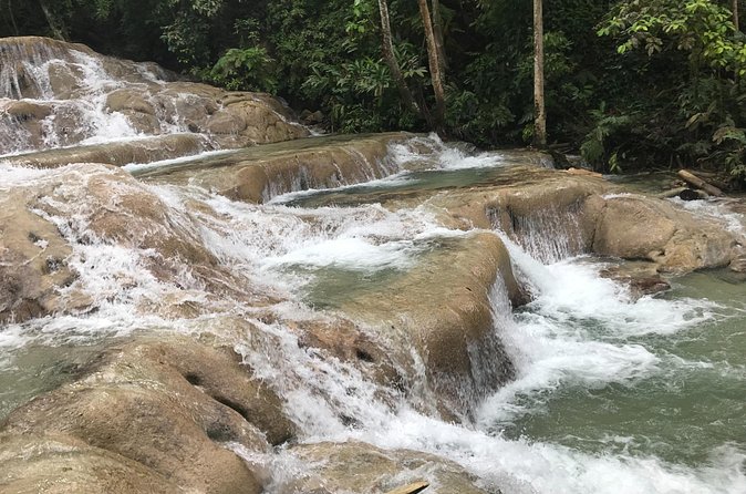 Dunns River Tour - The guided wet climb: what you’re really doing on the falls