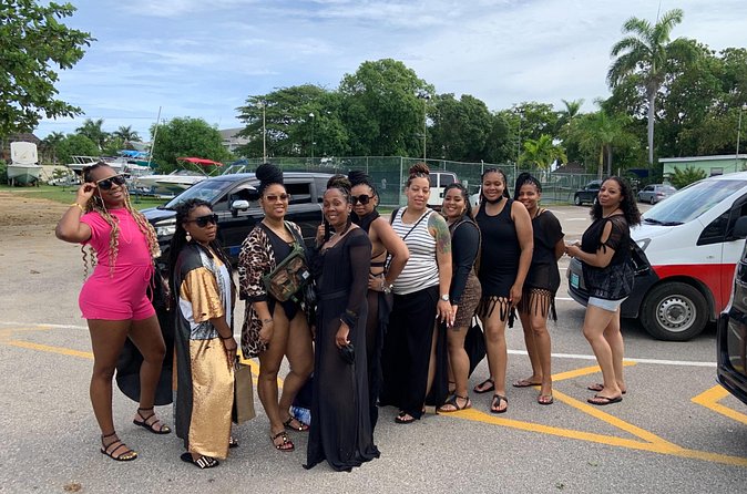 EXCLUSIVE AIRPORT / CRUISE PORT TRANSFER 1-4 Pax - The Hipstrip route: Usain Bolt, Margaritaville, and quick landmark views
