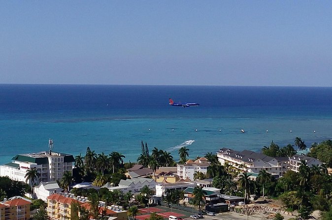 EXCLUSIVE AIRPORT / CRUISE PORT TRANSFER 1-4 Pax - Getting a driver who communicates, and why that matters on cruise days