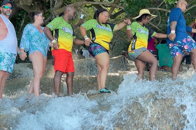 Exhilarating Dunn's River Falls Guided Tour from Ocho Rios hotels - Ocho Rios Shopping Stop: Quick Souvenirs Without the Spiral