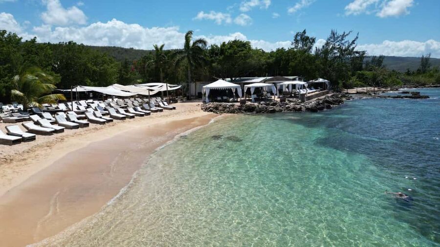 Falmouth: Bamboo Beach Club & Dunn's River Falls - Guides and On-Site Staff: When Attentiveness Makes the Difference