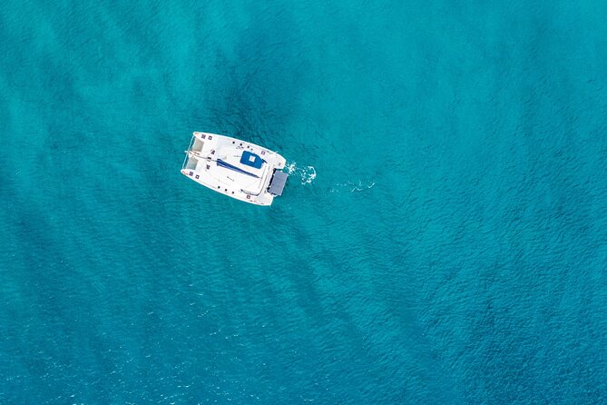 Family Catamaran Cruise from Jamwest Beach Negril Hotels - Rick’s Cafe at sunset: the cliff-jumper show and epic views