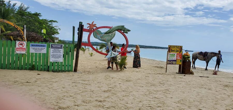 From Montego Bay: Negril Beach & Rick's Cafe Sunset Day Trip - Who this day trip suits best (and who should reconsider)