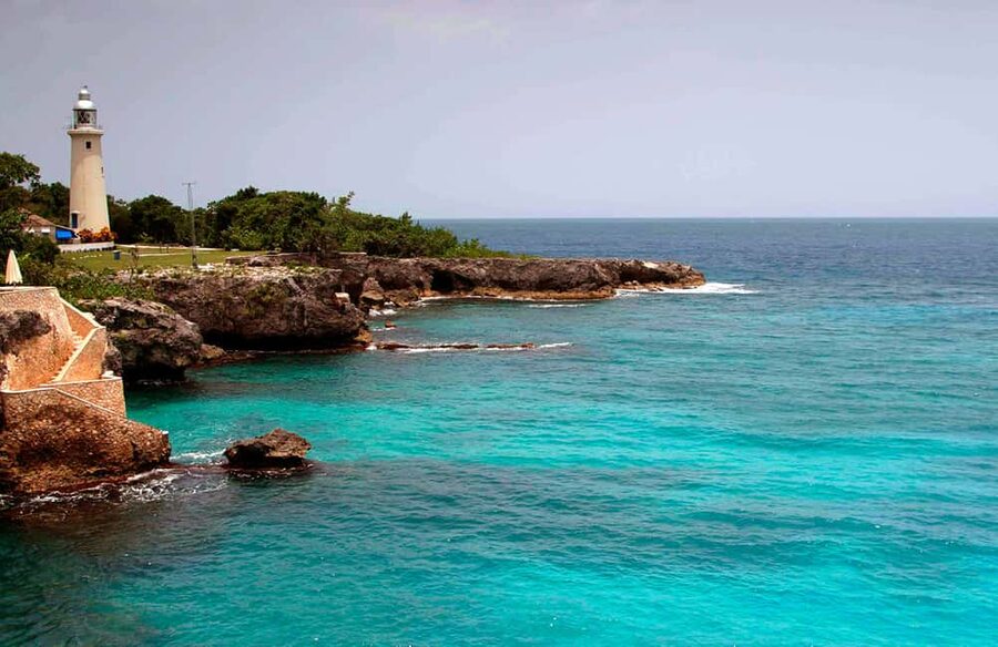 From Montego Bay: Negril Beach & Rick's Cafe Sunset Day Trip - Rick’s Cafe sunset: the 35 ft cliff, swimming, and the big choice