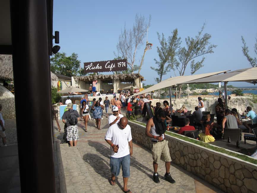 From Montego Bay: Negril Day Trip and Rick's Café Sunset - Pickup in Montego Bay: find the sign and start relaxed