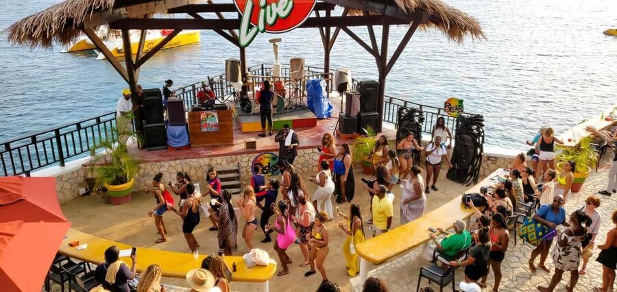From Negril/Palladium: Negril Beach and Ricks Cafe Tour - From Negril or Palladium, a 7-Hour Beach-to-Cafe Plan
