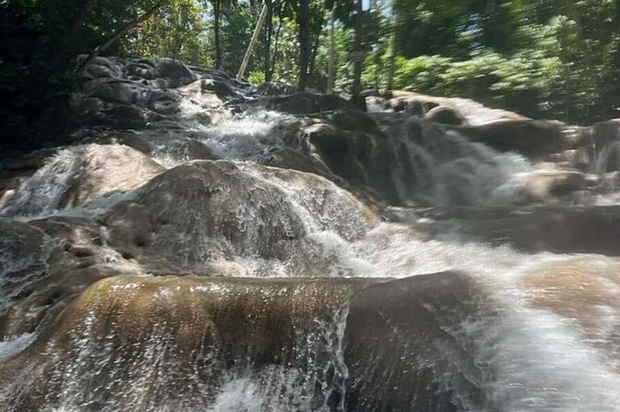From Ocho Rios: Blue Hole & Dunn's River Falls Tour - Dunn’s River Falls: The 600-Foot Climb and Why It Feels Harder Than It Looks