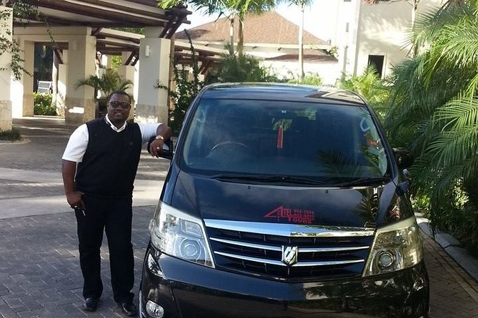 Grand Palladium Airport Transfer - The 30-minute drive: air-conditioned comfort and real conversation