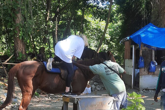 Horseback Riding, Bluehole Secret Falls, Dunns River tour from Montego Bay - The food rhythm: bottled water now, dinner later