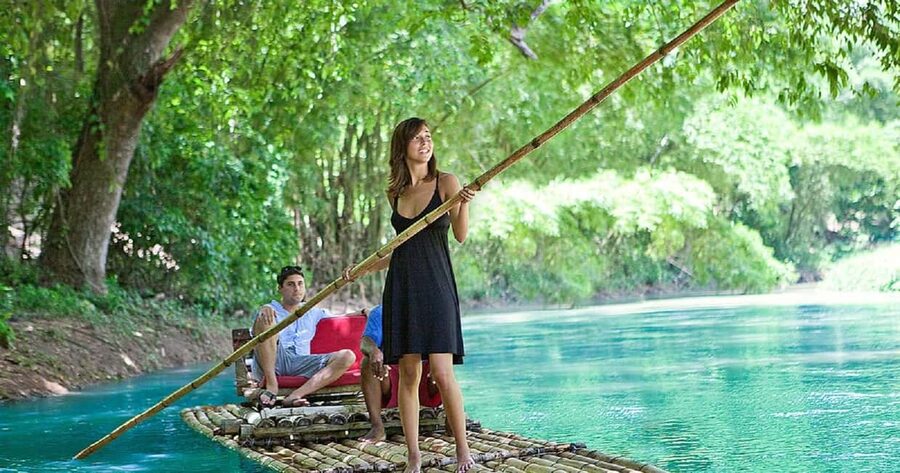 Jamaica: Bamboo Rafting on the Martha Brae - How the guide makes the river feel personal
