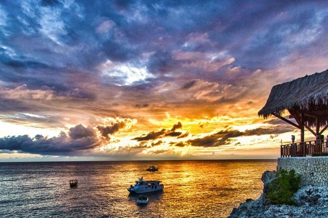 Jamaica Sunset at Rick's Cafe Private Tour with Transfer - Rick’s Cafe: Reggae, Cliffside Entertainment, and the Sunset Moment